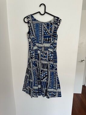 Sleeveless Blue and White Geometric Midi Dress